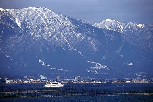 雪見船 比叡山と船
